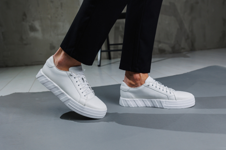 Чоловіче взуття для різних стилів одягу.